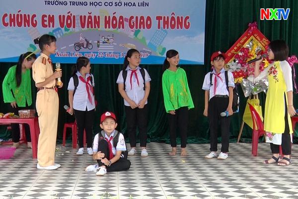 Học sinh THCS Hoa Liên hào hứng tham gia chương trình “Chúng em với văn hóa giao thông”