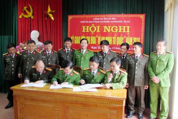 Khối Công an huyện, thành phố, thị xã ký giao ước thi đua “Vì An ninh Tổ quốc” năm 2018