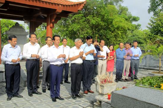 Lễ tưởng niệm lần thứ 198 năm ngày mất Đại thi hào Nguyễn Du