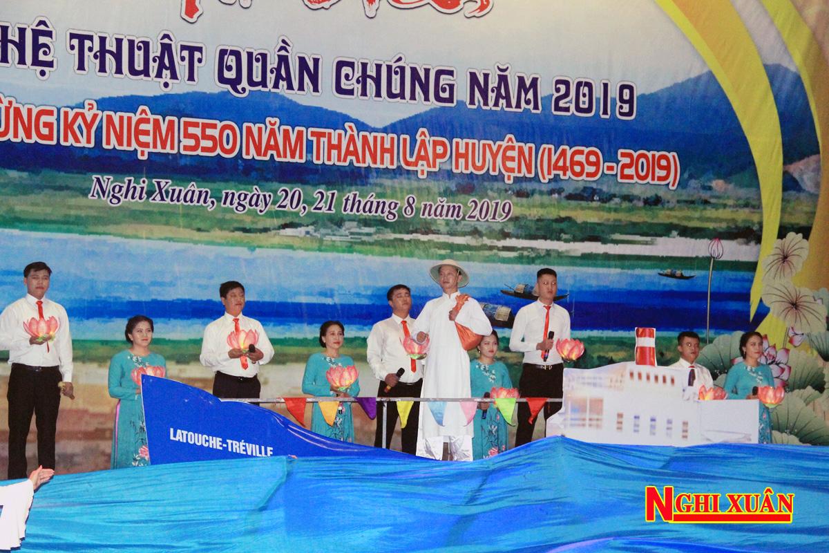 Khai mạc hội diễn nghệ thuật quần chúng chào mừng kỷ niệm 550 năm thành lập huyện Nghi Xuân