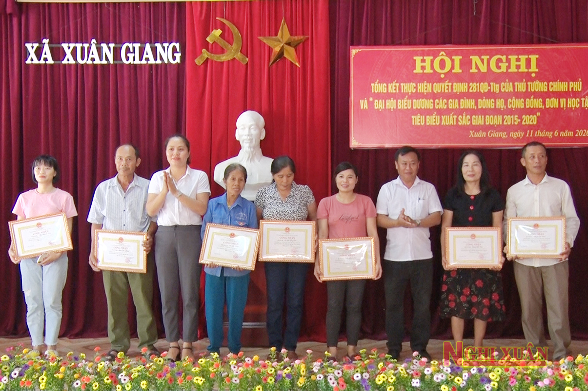 Xuân Giang vinh danh các gia đình, dòng họ, cộng đồng, đơn vị tiêu biểu trong công tác khuyến học, khuyến tài