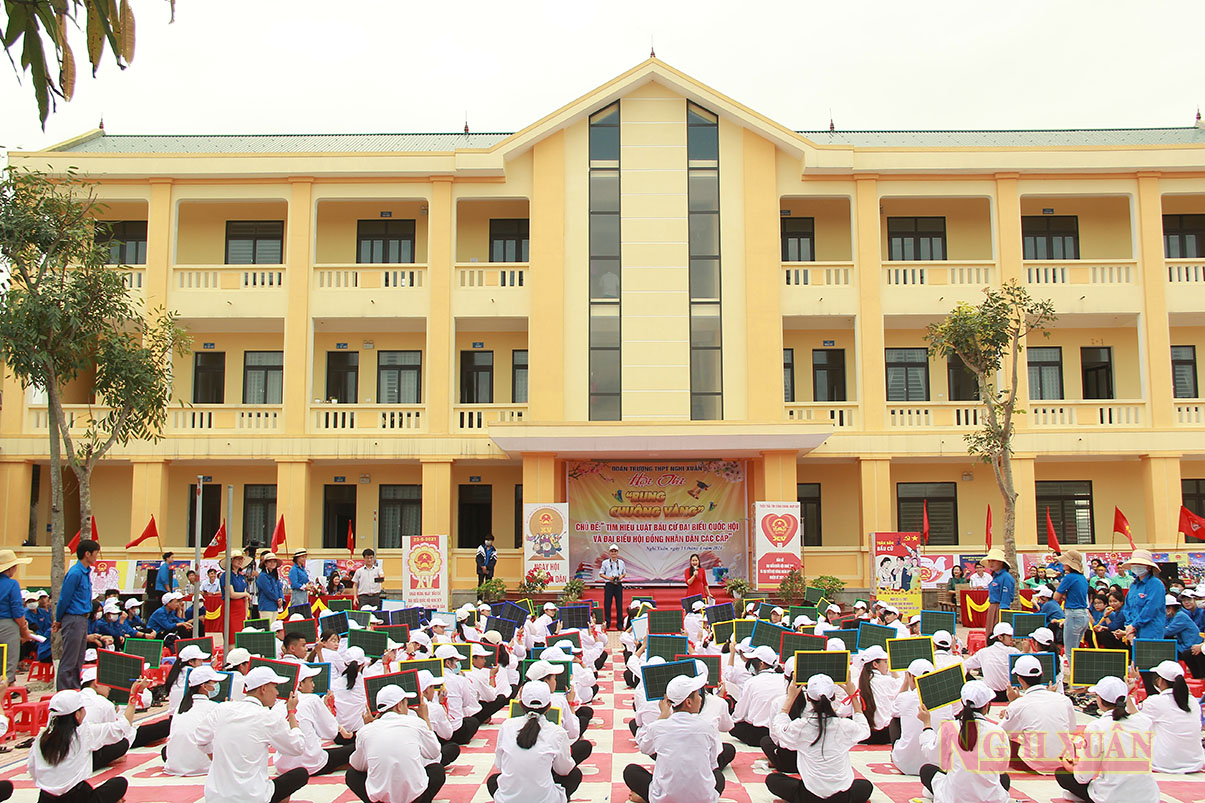 Học sinh THPT Nghi Xuân rung chuông vàng tìm hiểu về luật bầu cử