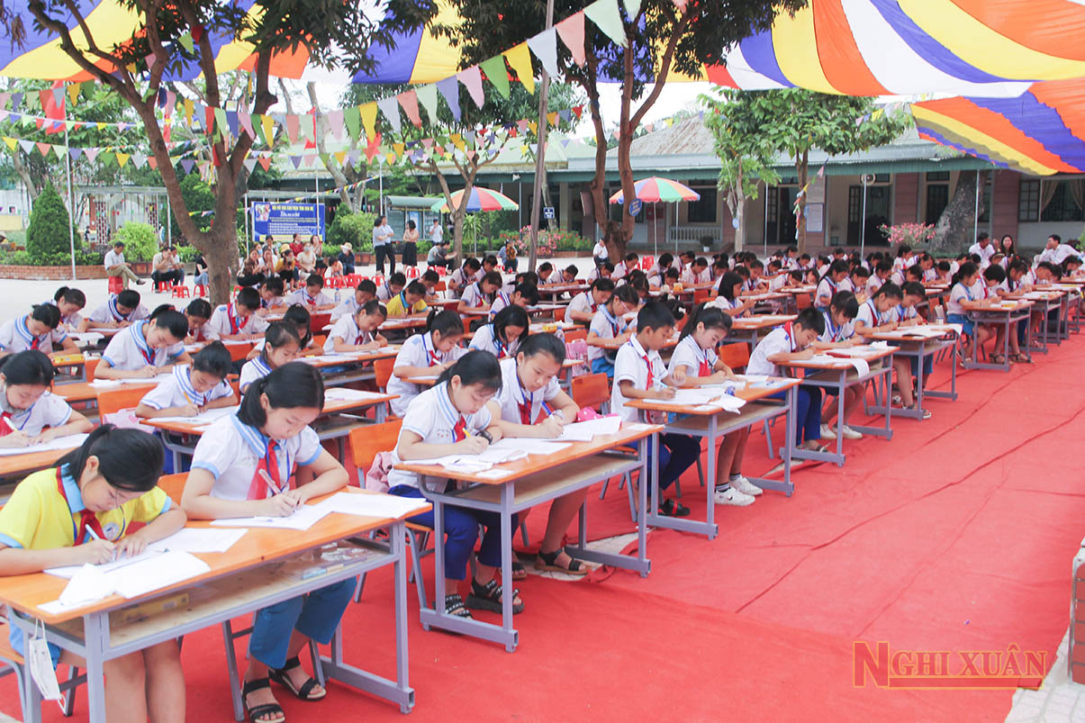 117 giáo viên, học sinh Tiểu học Nghi Xuân trổ tài viết chữ đẹp