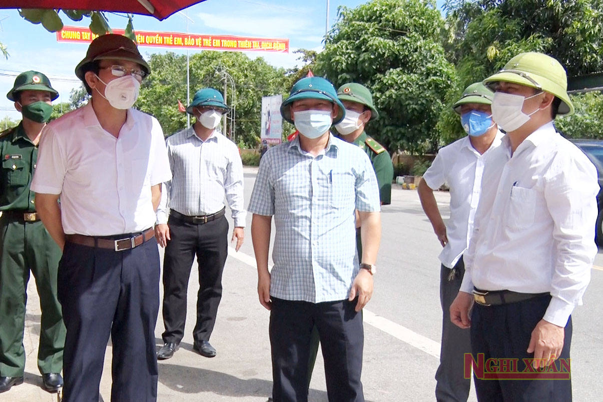 Phó Chủ tịch UBND tỉnh Lê Ngọc Châu kiểm tra công tác phòng, chống dịch Covid-19 tại Nghi Xuân