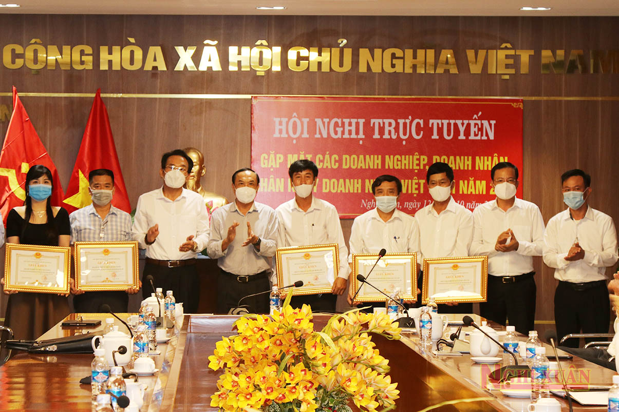 Nghi Xuân gặp mặt, tôn vinh các doanh nghiệp, doanh nhân tiêu biểu