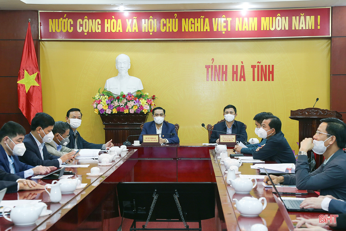 Hội nghị trực tuyến toàn tỉnh triển khai một số nhiệm vụ để tiếp tục thích ứng an toàn, linh hoạt, kiểm soát hiệu quả dịch COVID-19