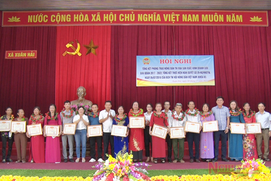 Hội Nông dân xã Xuân Hải và thị trấn Tiên Điền vinh danh nhiều nông dân thi đua sản xuất, kinh doanh giỏi