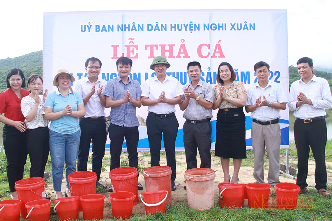 Nghi Xuân thả hơn 5 tạ cá tái tạo nguồn thủy sản