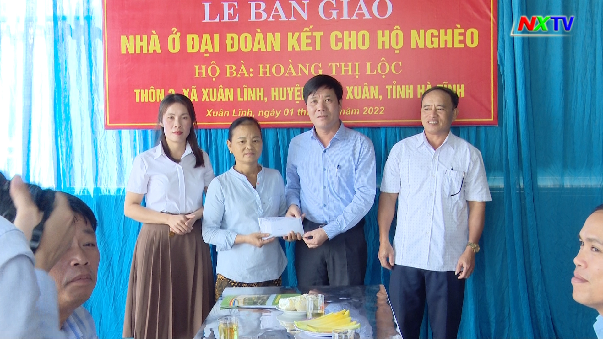 Bàn giao nhà đại đoàn kết cho hộ nghèo Xuân Lĩnh