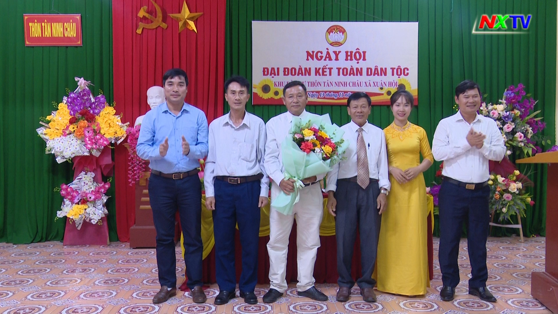 Vui ngày Đại đoàn kết toàn dân tộc tại tại thôn Tân Ninh Châu, xã Xuân Hội