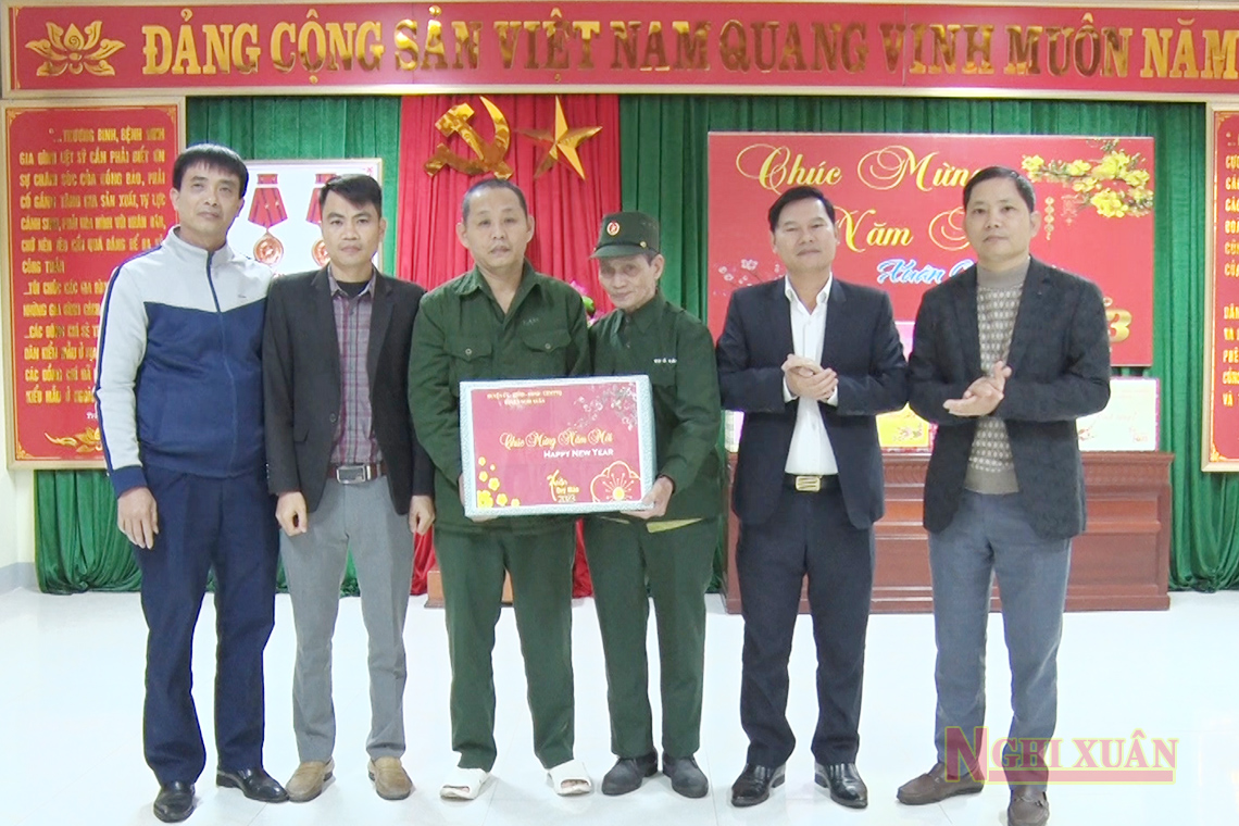 Lãnh đạo huyện chúc tết Trung tâm điều dưỡng thương binh Nghệ An