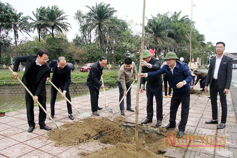 Nghi Xuân phát động Tết trồng cây “Đời đời nhớ ơn Bác” và ra quân xây dựng NTM, đô thị văn minh năm 2023