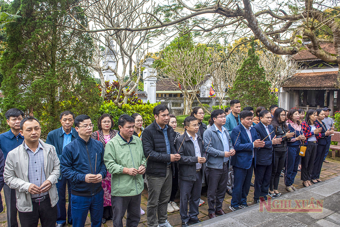 Đoàn công tác huyện Tiền Hải - Thái Bình dâng hương Khu di tích Nguyễn Công Trứ