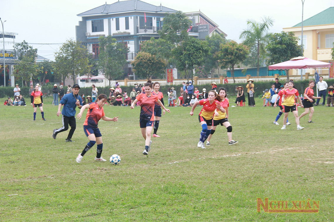 Hội LHPN các địa phương Cổ Đạm, Xuân Liên, thị trấn Tiên Điền tổ chức các hoạt động thể thao chào mừng ngày Quốc tế phụ nữ