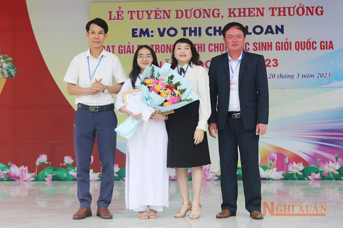 Tuyên dương, khen thưởng học sinh Nghi Xuân đạt giải 3 kỳ thi học sinh giỏi Quốc gia