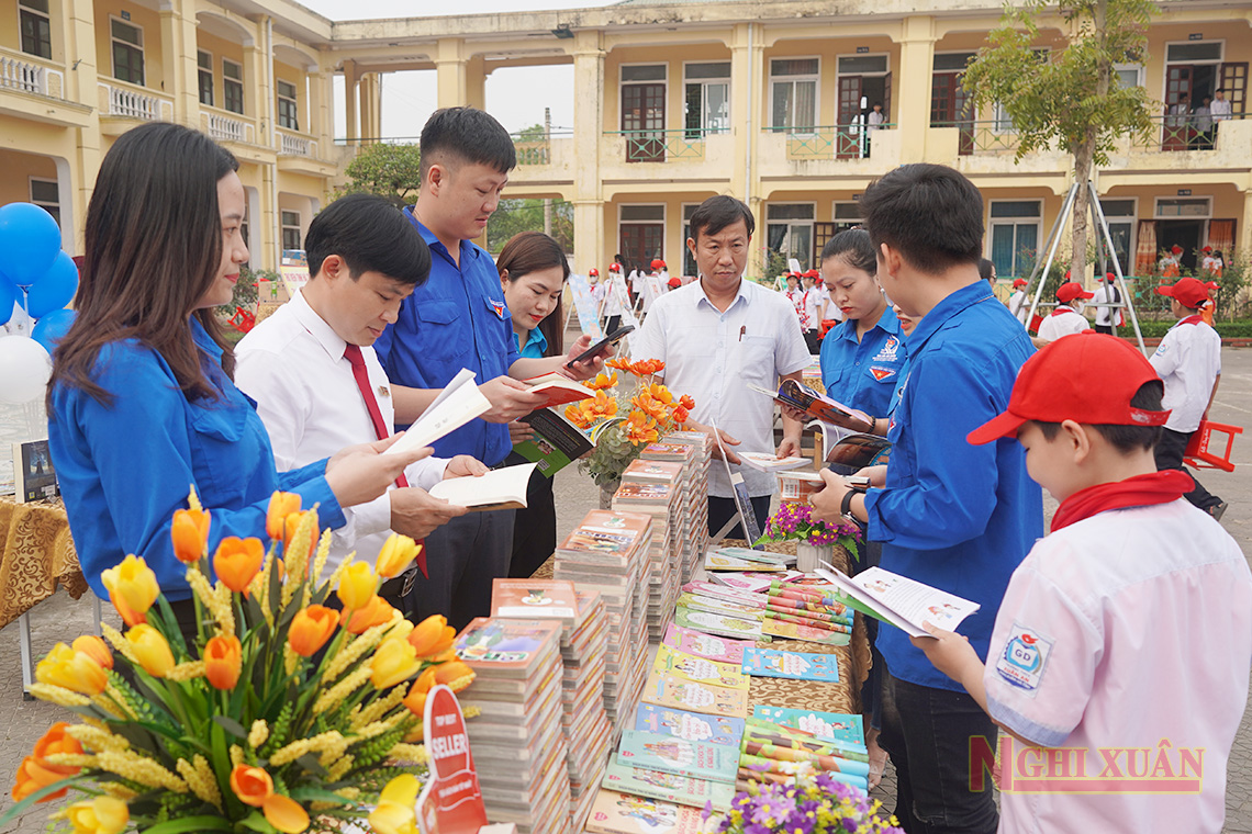 Ý nghĩa ngày “Sách và văn hóa đọc Việt Nam” tại Trường THCS Xuân An