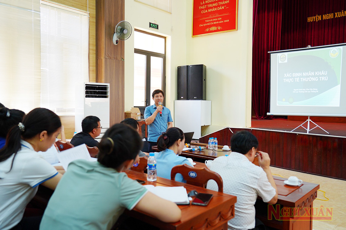 Tập huấn nghiệp vụ điều tra thu nhập bình quân đầu người cho cán bộ cơ sở Nghi Xuân