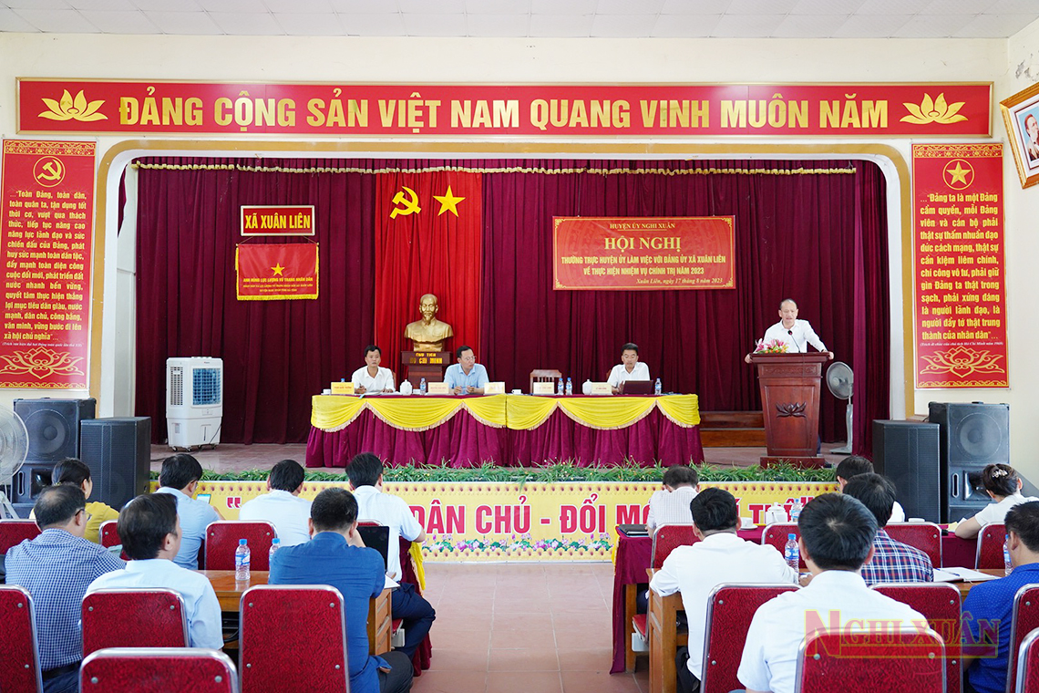 Thường trực Huyện ủy Nghi Xuân làm việc với xã Xuân Liên