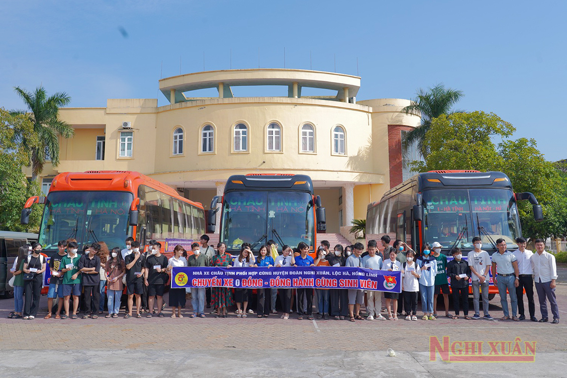 3 "chuyến xe 0 đồng" đưa sinh viên Hà Tĩnh ra Hà nội nhập học