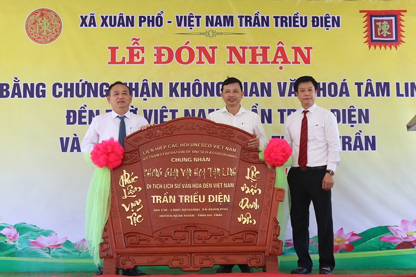 Đón nhận bằng chứng nhận không gian văn hóa tâm linh Đền thờ Việt Nam Trần Triều Điện